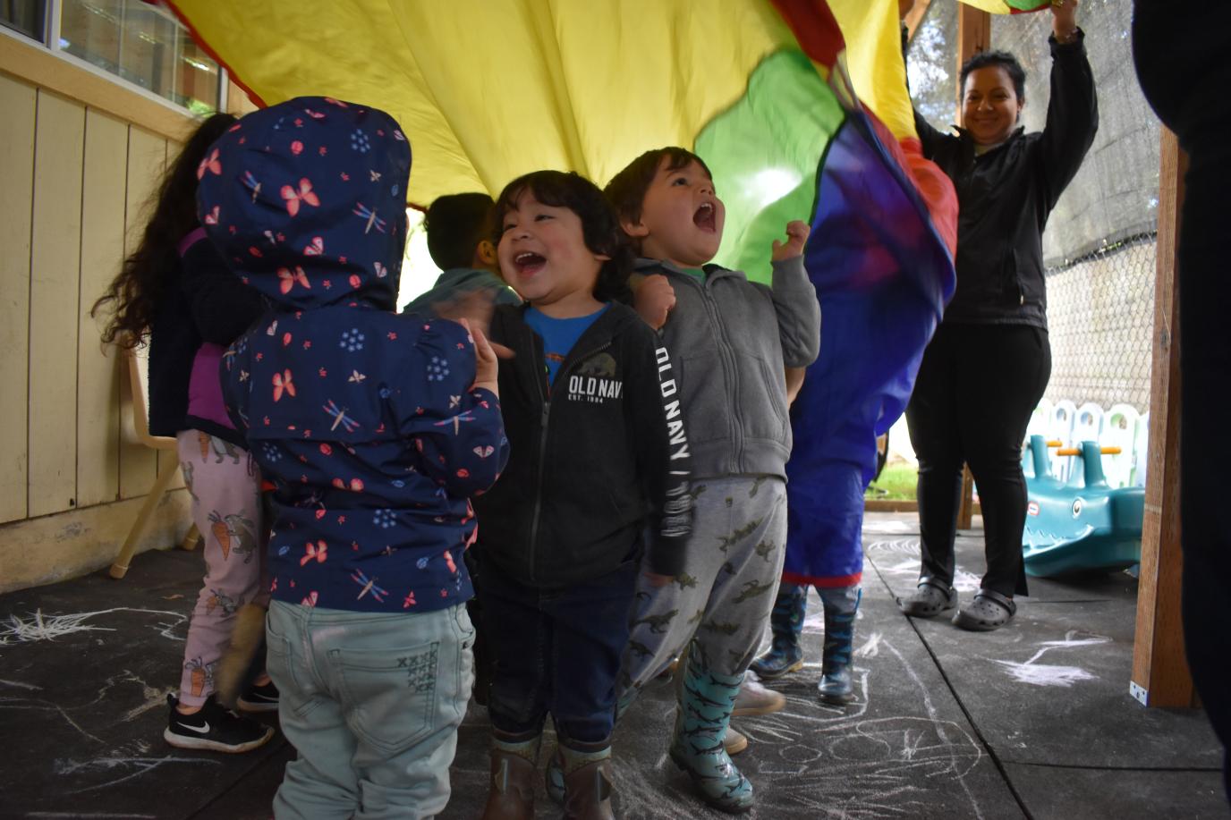 Kids playing at Mentes Creativas