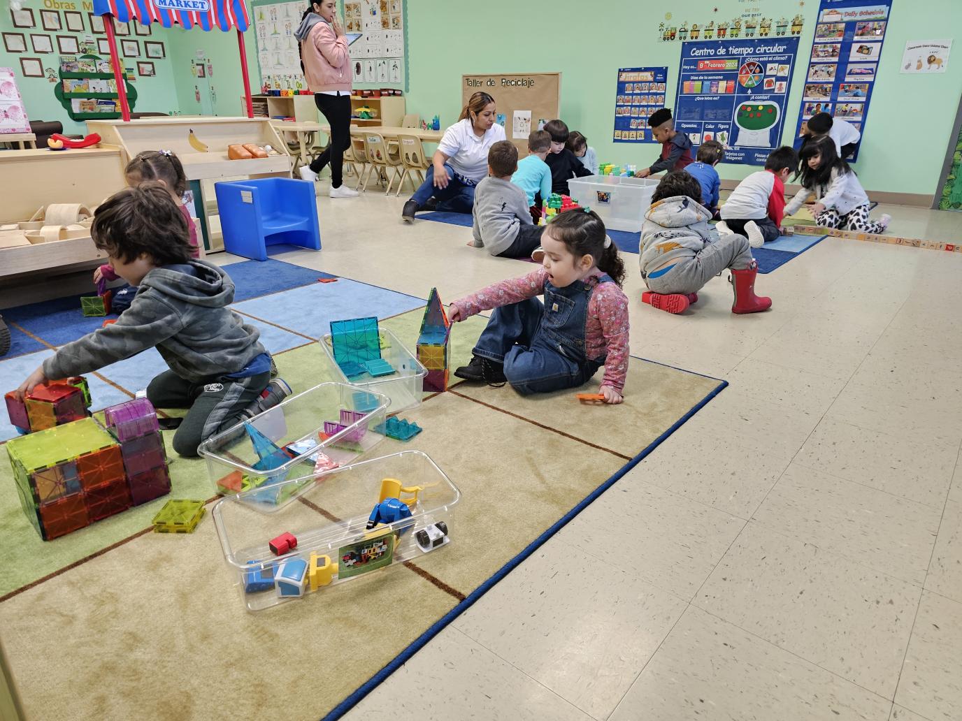 Pequenitos students at play