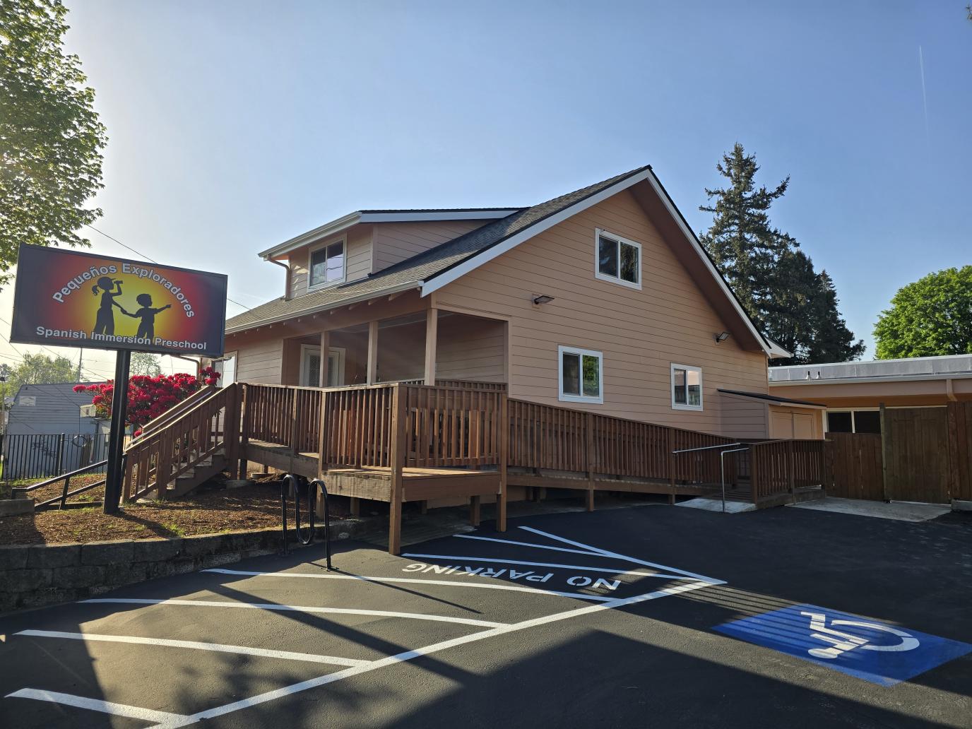 Exterior of Pequeños Exploradores